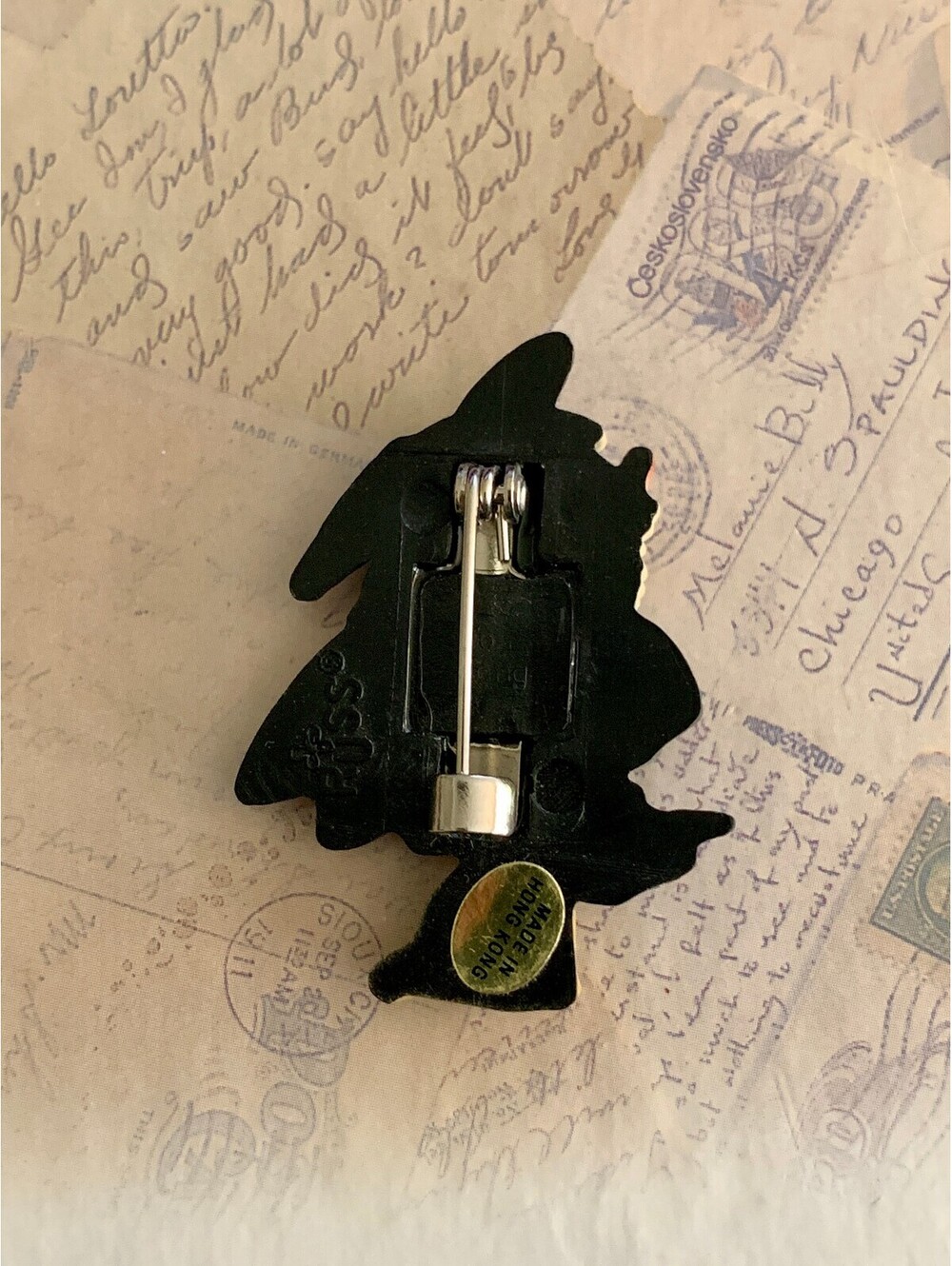 Vintage Made in Hong Kong Witch Brooch Purple Cape Broomstick Pin Halloween - Picture 2 of 4